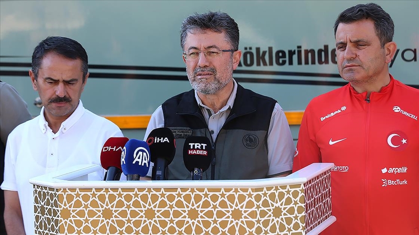 Yumaklı, Çanakkale Eceabat'taki yangının kontrol altına alındığını açıkladı