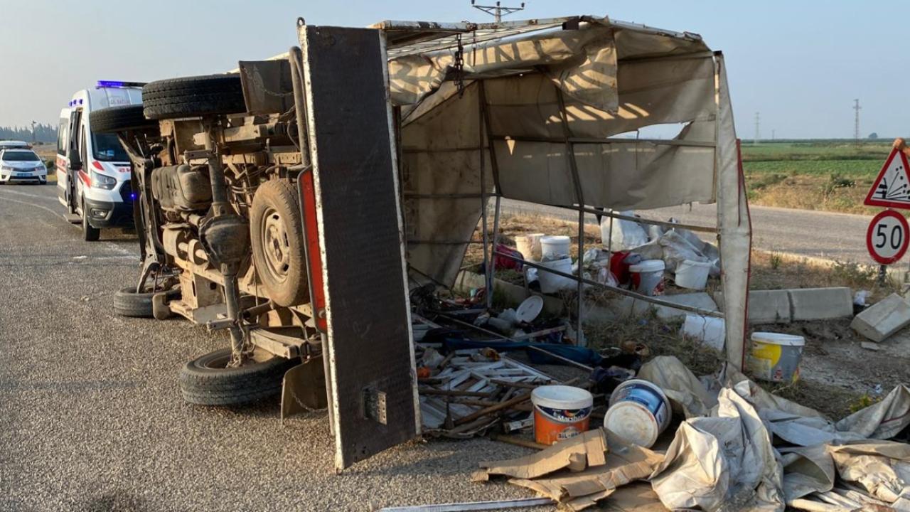 Hatay'da devrilen pikaptaki 21 tarım işçisi yaralandı