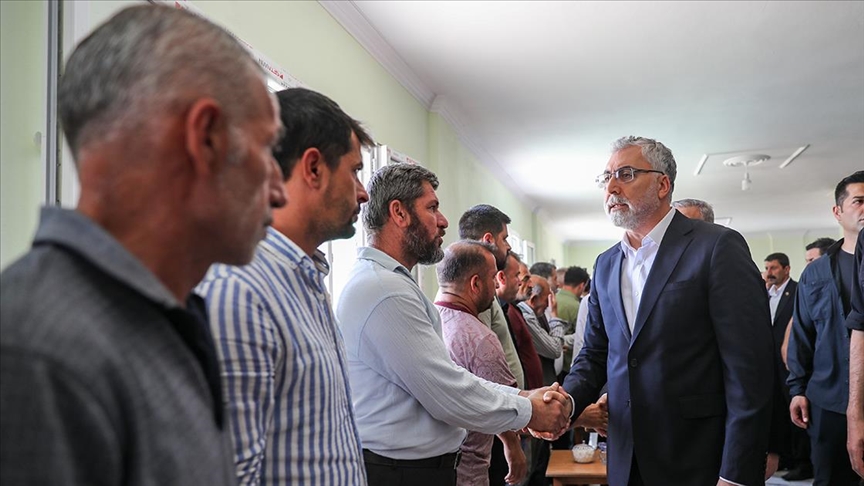 Bakan Işıkhan, anız yangınlarında ölenlerin yakınlarını ziyaret etti