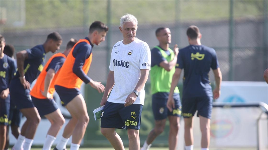 Düzce'de kampa giren Fenerbahçe yeni sezon hazırlıklarına başladı