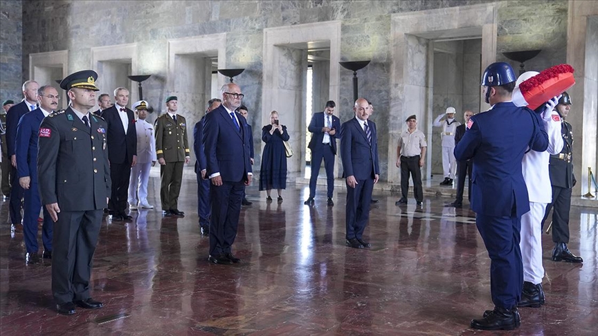 Estonya Cumhurbaşkanı Karis Anıtkabir'i ziyaret etti