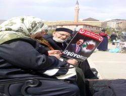 Muhsin Yazıcıoğlu'na 'üşüyoruz' Anması