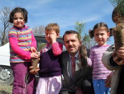 Öğrencliere Her Yıl Ağaç Sevgisi Aşılanıyor