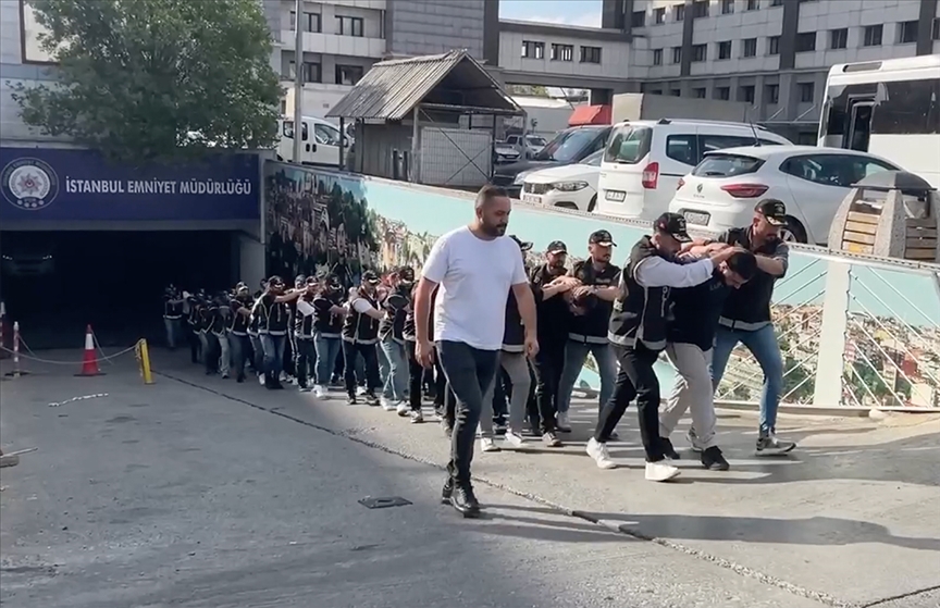 İstanbul ile İzmir'de "Kuyu-7" operasyonlarında yakalanan 33 zanlı adliyede
