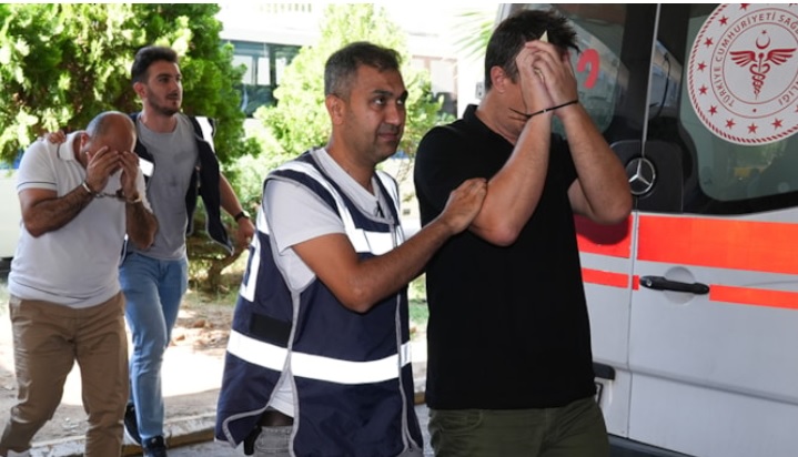 İzmir'de rüşvet operasyonu: 77 şüpheli adliyede