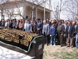 Müsteşar Kahraman Cenazeye Katıldı