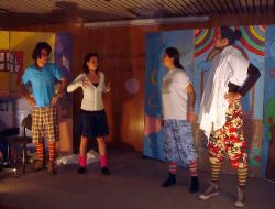 Çocuklar, Taftati Kütüpati Tiyatro Oyunuyla Kitap Okuma Alışkanlığı Kazanıyor