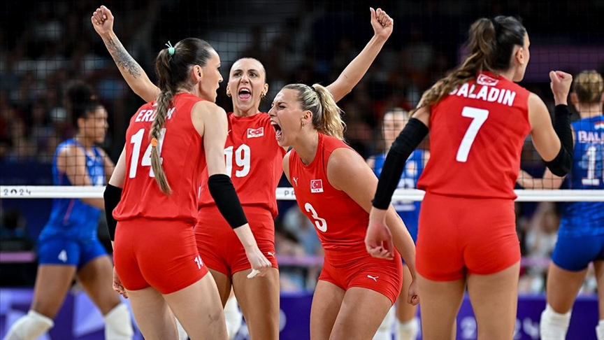 A Milli Kadın Voleybol Takımı ilk maçında Hollanda'yı 3-2 yendi