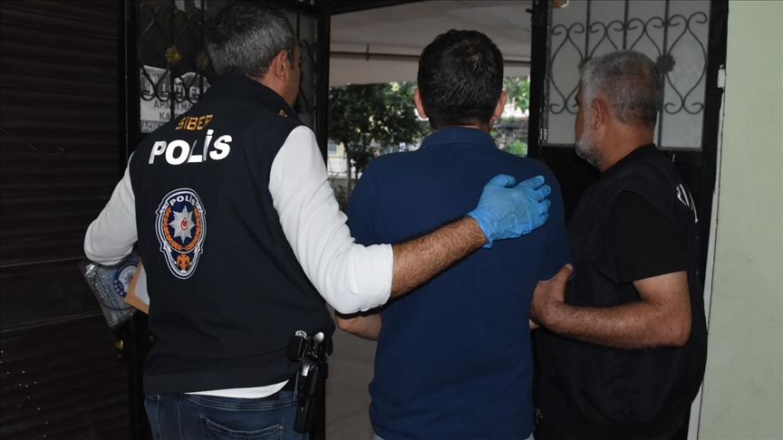 Mersin'de "müstehcen yayın" iddiasıyla yakalanan 12 zanlıdan 5'i tutuklandı