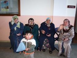 Ispartalı Aileler Asker Yakınlarını Evinde Misafir Ediyor