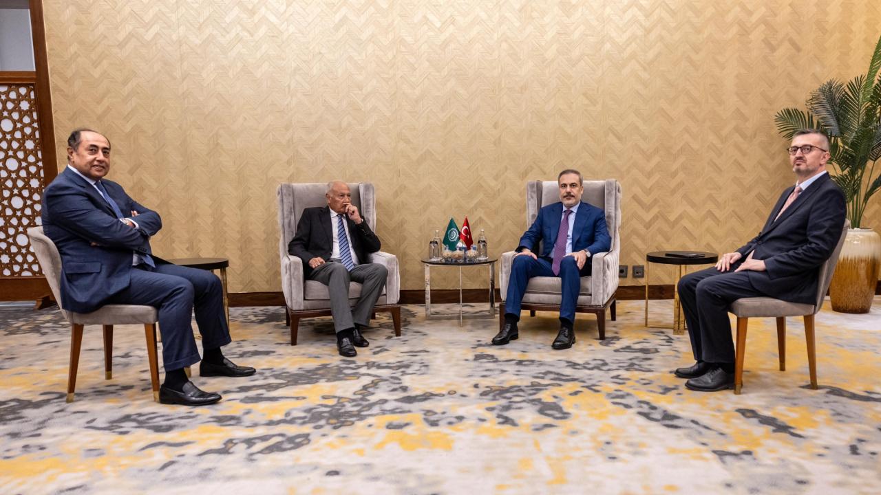 Bakan Fidan Mısır'da Arap Birliği Genel Sekreteri Ebu Gayt ile görüştü