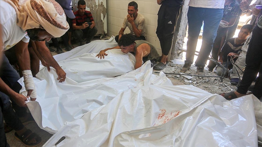 İsrail'in Gazze'ye gece boyunca devam eden saldırılarında en az 21 Filistinli hayatını kaybetti