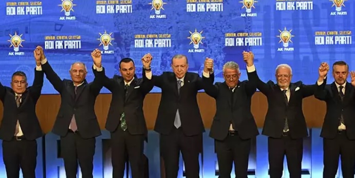 Son Dakika / İşte AK Parti'ye geçen milletvekili ve belediye başkanları