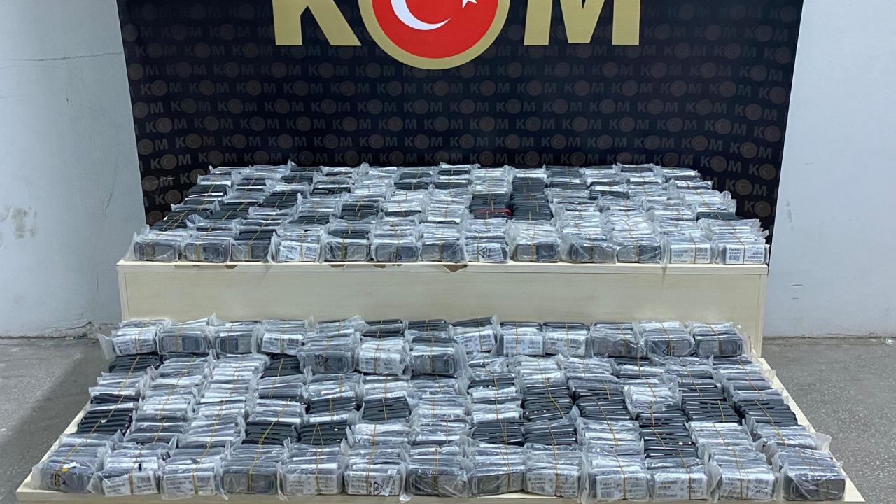 Hakkari'de 501 kaçak cep telefonu ele geçirildi!