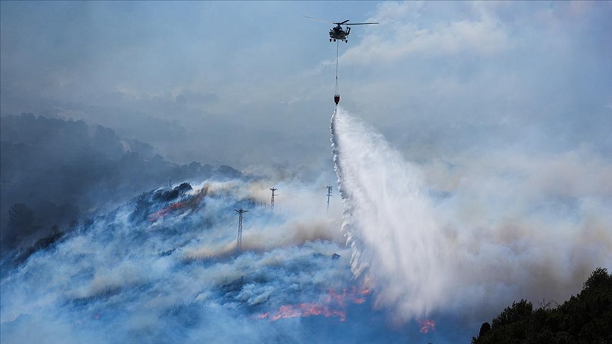 İzmir ve Manisa'daki orman yangınlarına müdahale sürüyor