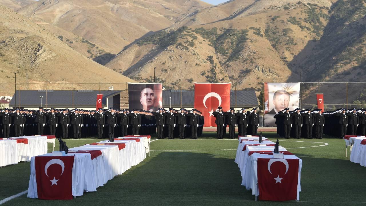Bitlis'te 580 polis adayı mezun olmanın sevincini yaşadı