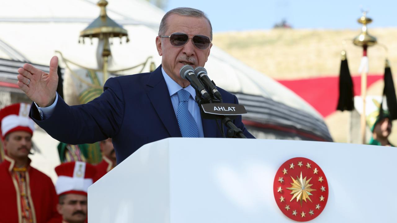 Erdoğan: Vatanımıza yönelik senaryoları yırtıp atarak yolumuza devam ediyoruz