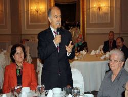 Vali Harput, Huzurevindeki Yaşlıların Gönlünü Aldı