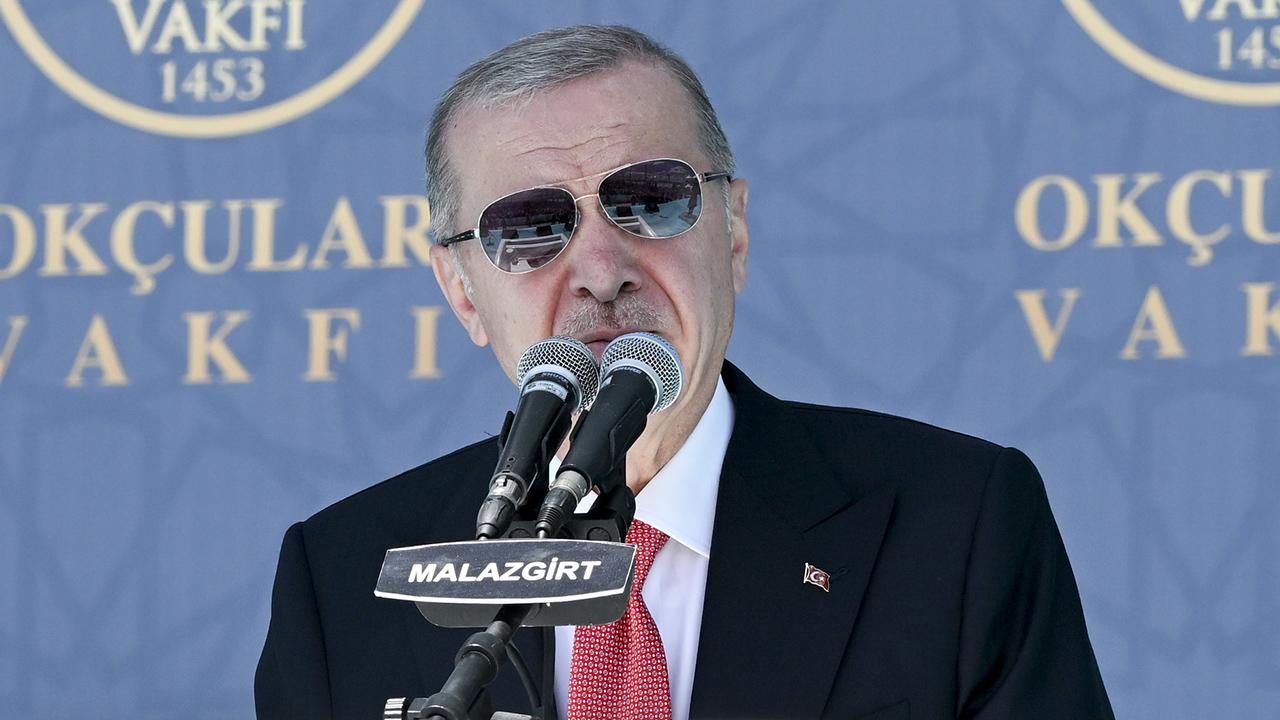 Cumhurbaşkanı Erdoğan: Milletçe zorlukların üstesinden ancak bir olursak geliriz