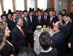 Cumhurbaşkanı Gül'den Kaymakamlara: Devletin Eli Sizsiniz, Gittiğiniz Yerde Topluma Liderlik Yapmalısınız!