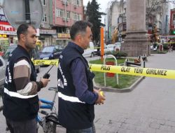 Bomba Şüphesiyle Emniyeti Alarma Geçiren Çantanın Sahibi, Basın Mensuplarına Saldırmaya Çalıştı!