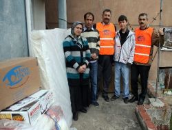 Eşi Felç Geçiren Çaresiz Babaya, Kimse Yok Mu Derneği Sahip Çıktı