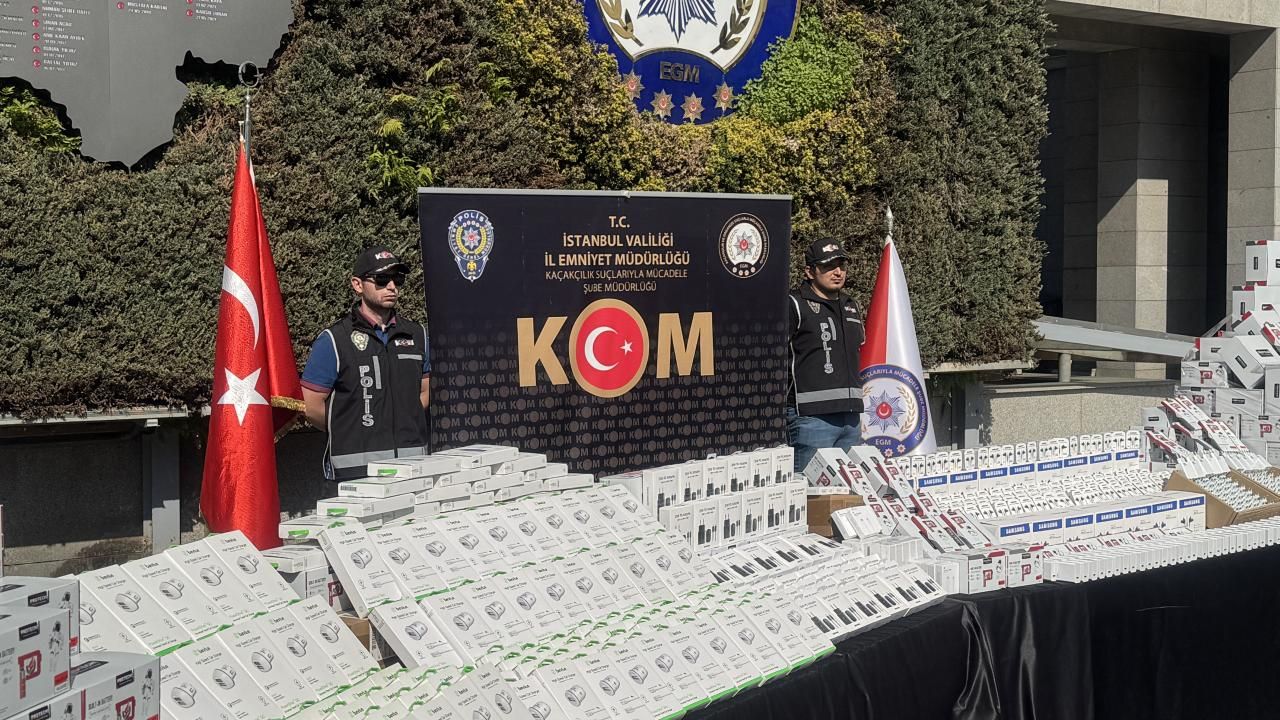 Zeytinburnu’nda 104 bin 750 cep telefonu aksesuarı yakalandı