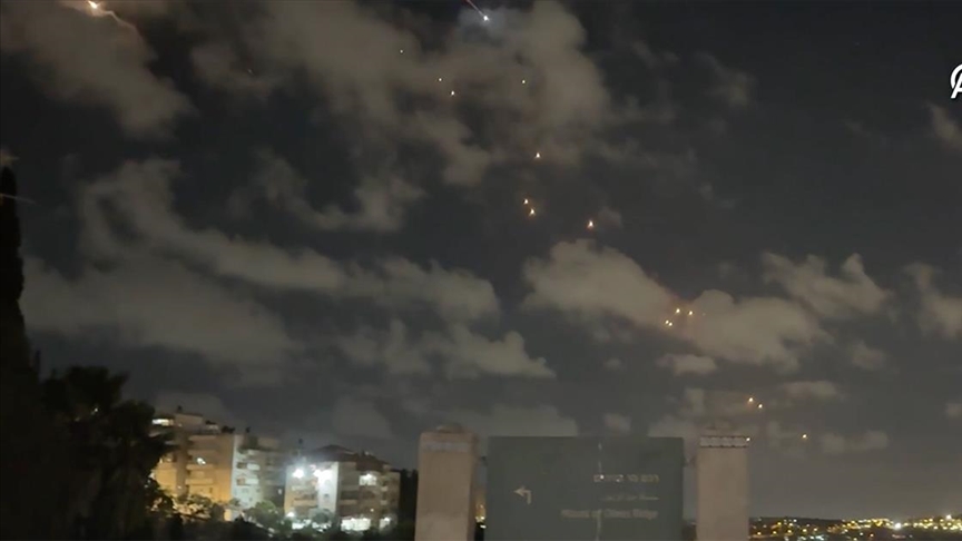 İsrail ordusu: İran'dan İsrail'e füzeler atıldı ve ülkede sirenler çalıyor