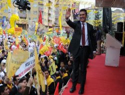 "Anayasayı Orasından Burasından Değiştirmekle Olmaz, Türkiye'ye Yeni Ayasa Gerekli!"