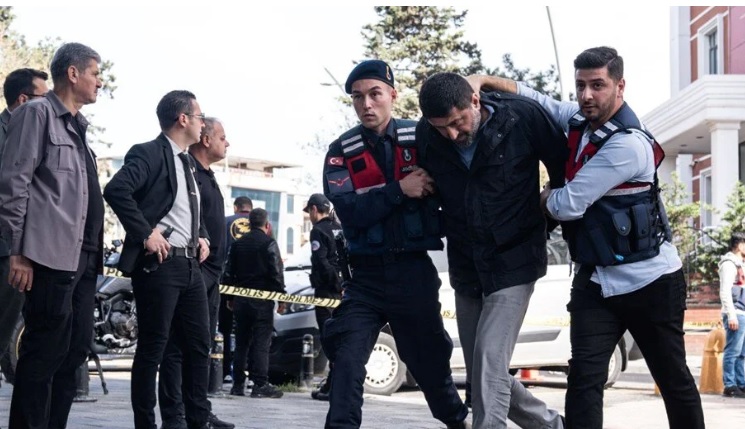 Yenidoğan çetesinden savcıya makamında ölüm tehdidi |8 şüpheli adliyede