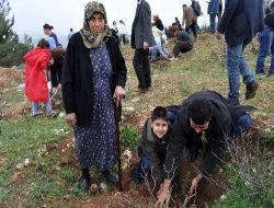 Antakya'da 2 Bin 500 Fidan Toprakla Buluşturuldu