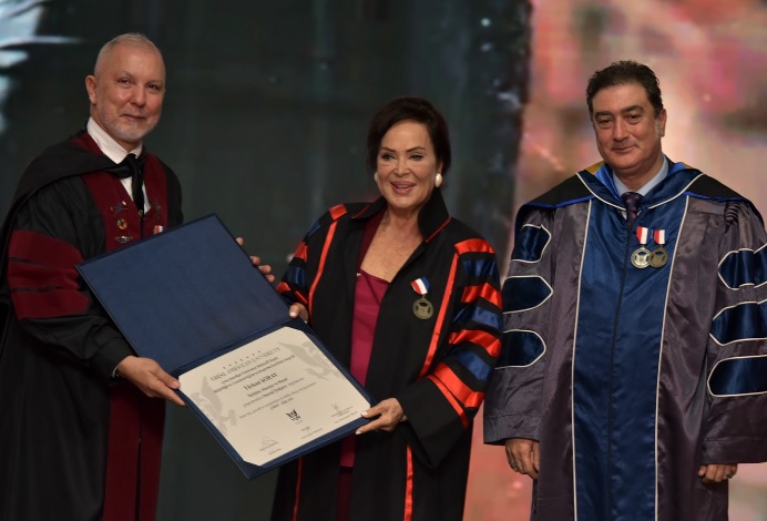 Türkan Şoray'a 'fahri doktora' unvanı verildi