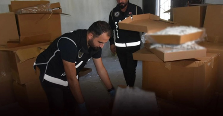 İzmir'de kaçak sigara operasyonunda 57 kişiye işlem yapıldı
