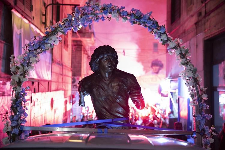 Napoli Maradona'nın doğum gününü kutluyor