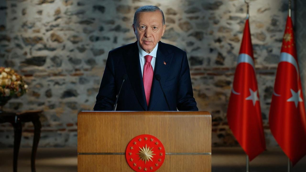 Erdoğan: Şehit öğretmenlerimizin aziz hatıraları her zaman yüreğimizde