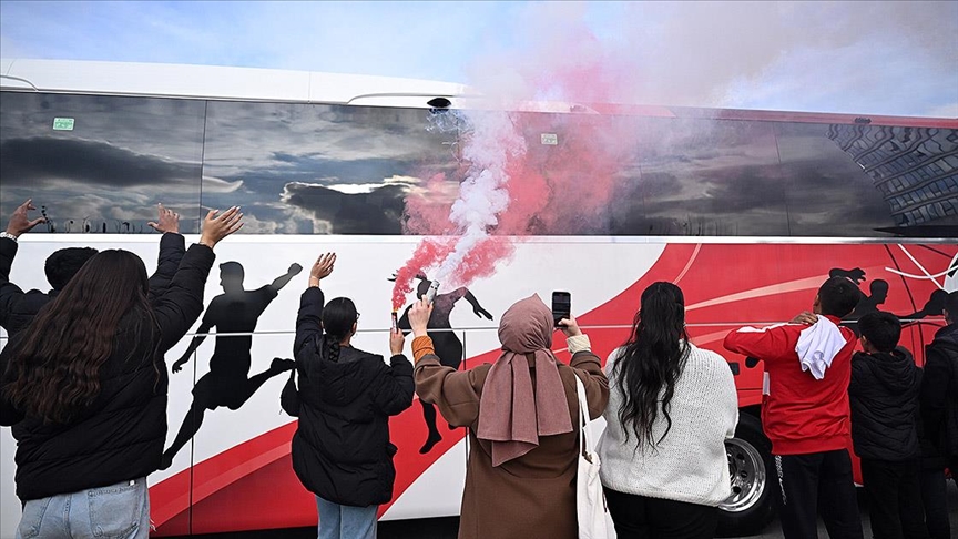 A Milli Futbol Takımı, Karadağ'a gitti