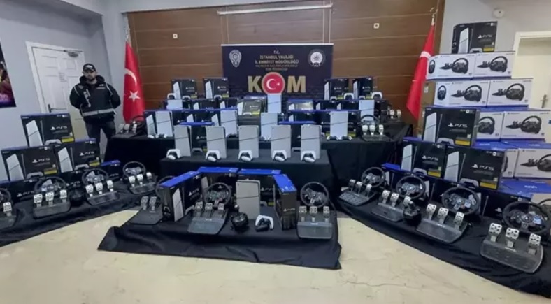İST.'da Eyüpsultan'da Kaçak Oyun Konsol Operasyonu