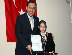 Kitap Kurdu Öğrenci Ödülünü Kütüphaneler Haftası'nda Aldı