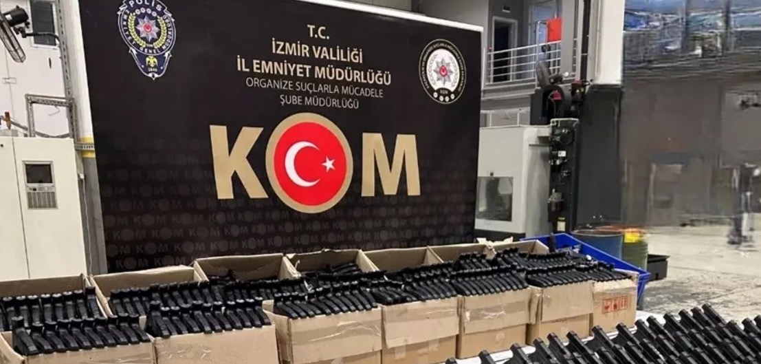 İZMİR'de yasa dışı silah imalatı ve ticareti operasyonu
