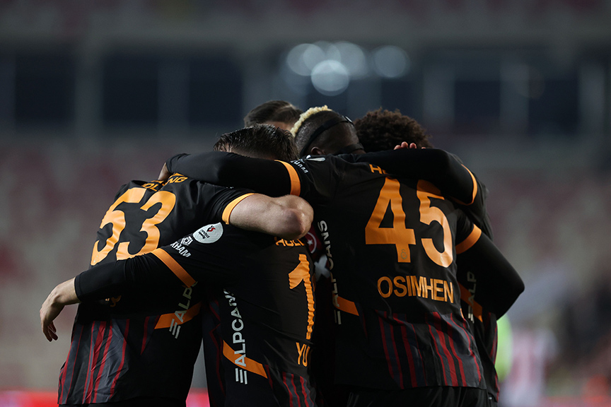 Galatasaray, deplasmanda Sivasspor'u 3-2 yendi