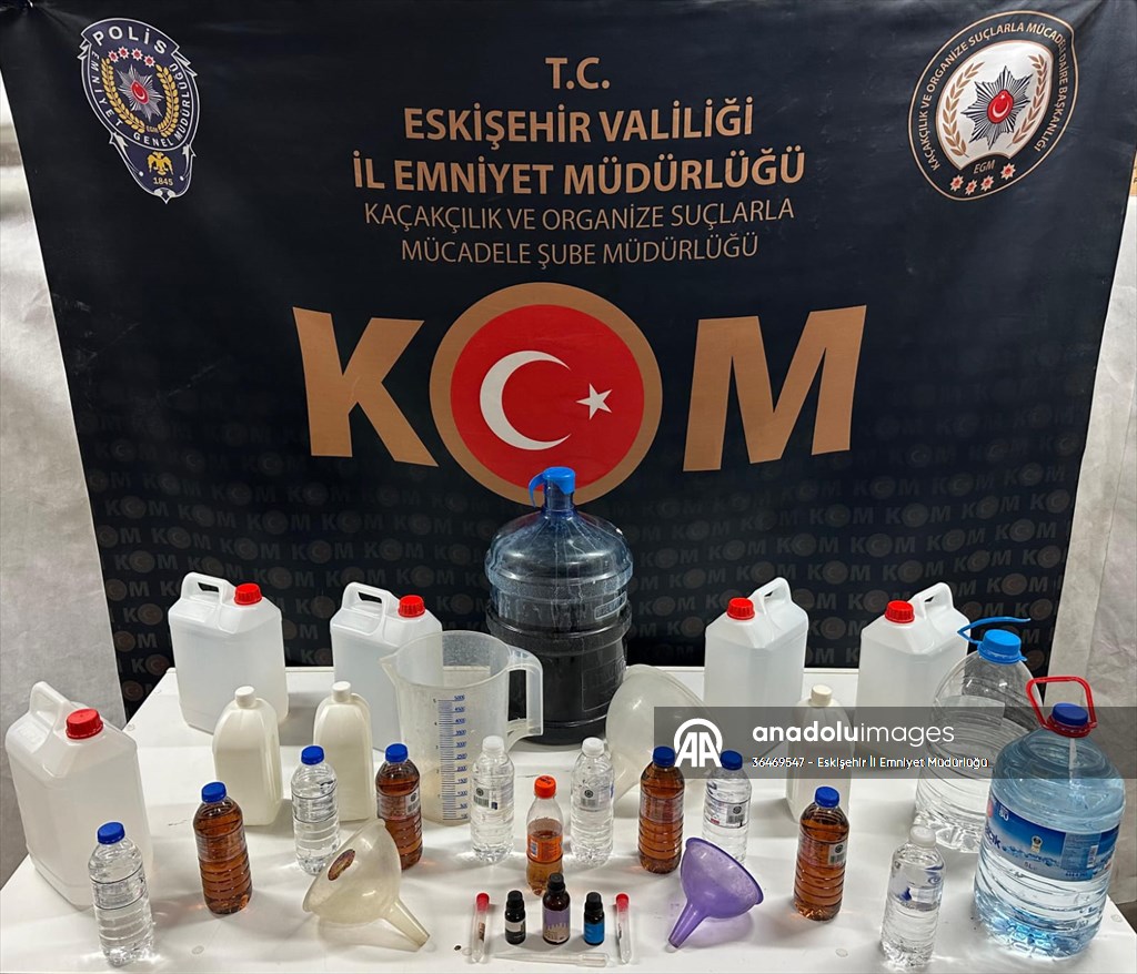 Eskişehir'de düzenlenen kaçak ve sahte alkol operasyonunda 3 şüpheli yakalandı