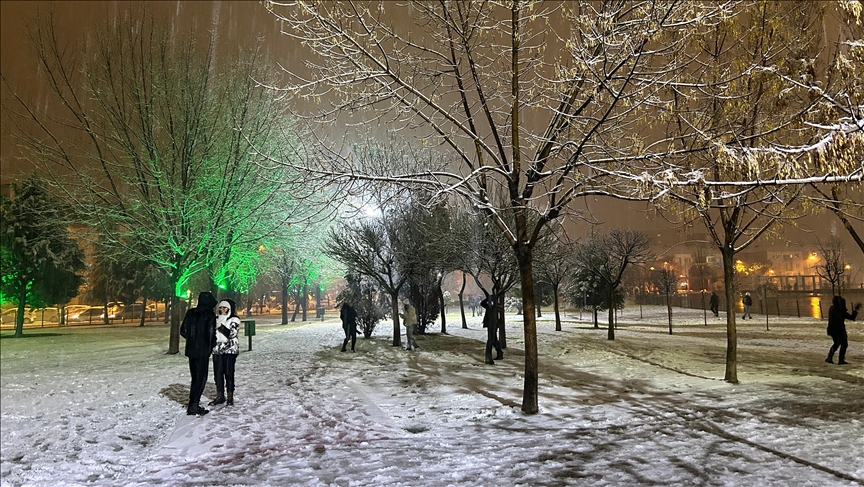 Uşak'ta kar yağışı etkili oldu