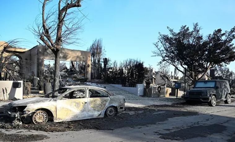 Los Angeles'ta yerleşim alanları yeniden yangın tehlikesi altında