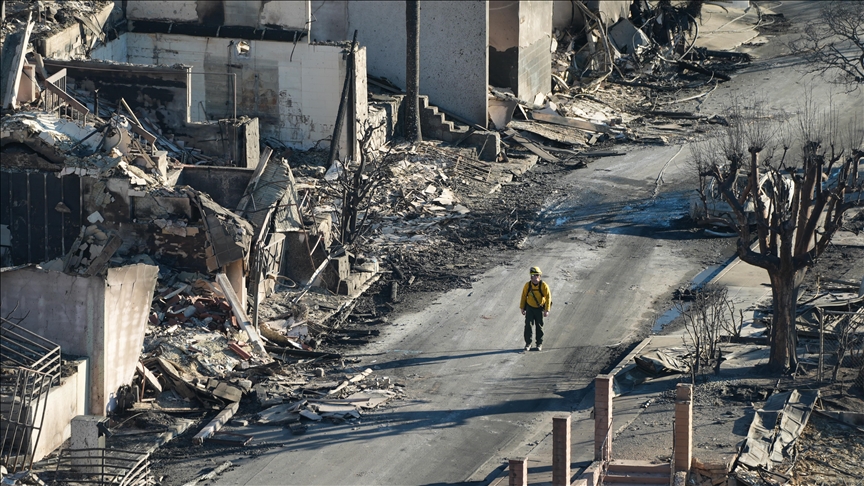 Los Angeles'taki yangınlarda ölü sayısı 25'e yükseldi, "alev hortumu" uyarısı yapıldı