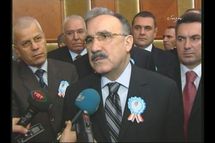 Bakan Atalay, gazeteci ve akademisyenlerle bir araya geldi
