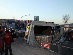 İki Tır'ın Çarpıştığı Kazada Faciadan Dönüldü