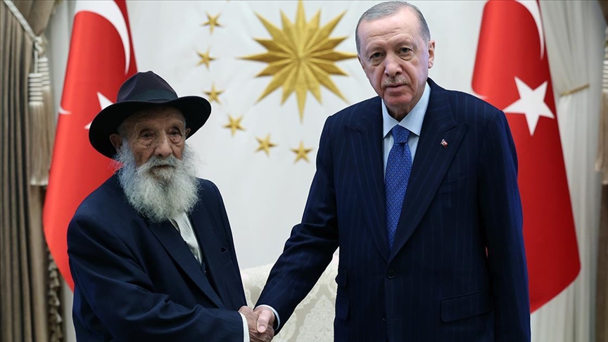 Cumhurbaşkanı Erdoğan, Alevi Dedesi Ahmet Uğurlu'yu kabul etti
