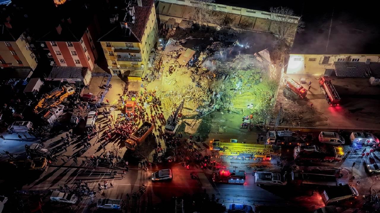 Konya'da çöken binanın enkazından kurtarılan kişilerin sağlık durumları