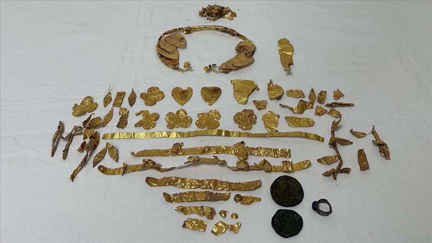 Denizli'de Helenistik döneme ait altın taç ele geçirildi!