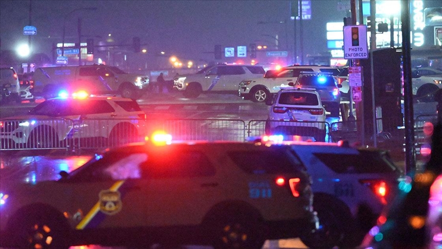 ABD'de hava ambulansı yerleşim yerine düştü; ev ve arabalar yandı